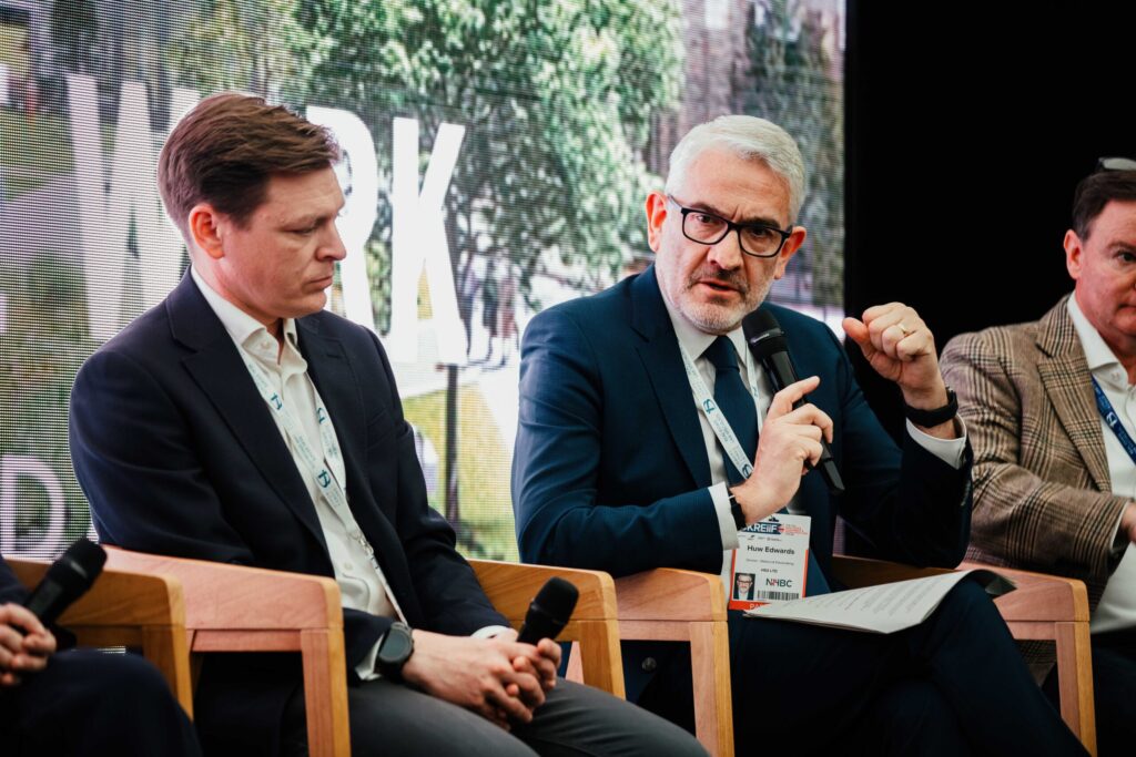 Guy Hurwood and Huw Edwards. Credit: Caddick/Moda